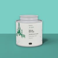 Weißer zylindrischer LIFE BUFFET DESIGN SERIES Behälter mit grünem Element vor türkisfarbenem Hintergrund