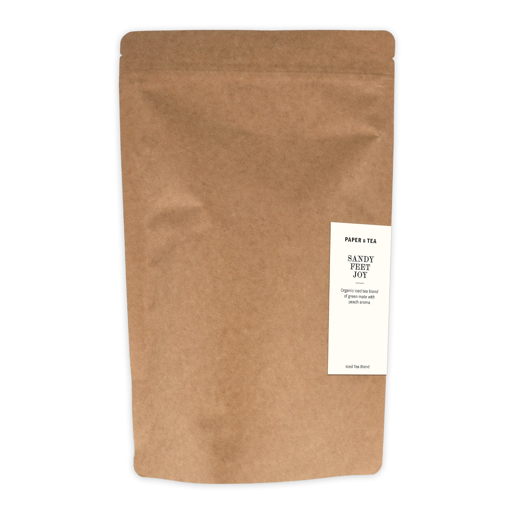 Braune Kraftpapier-Tasche mit weißem PAPER & TEA Etikett, enthält Sandy Feet Joy Bio-Eistee-Mischung.
